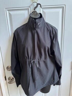 Nike Women’s Black Lightweight Pullover Golf Jacket